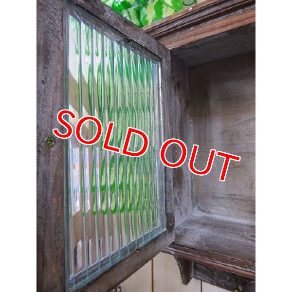 画像8: アンティークガラス扉シェルフ　3フック付き (8)